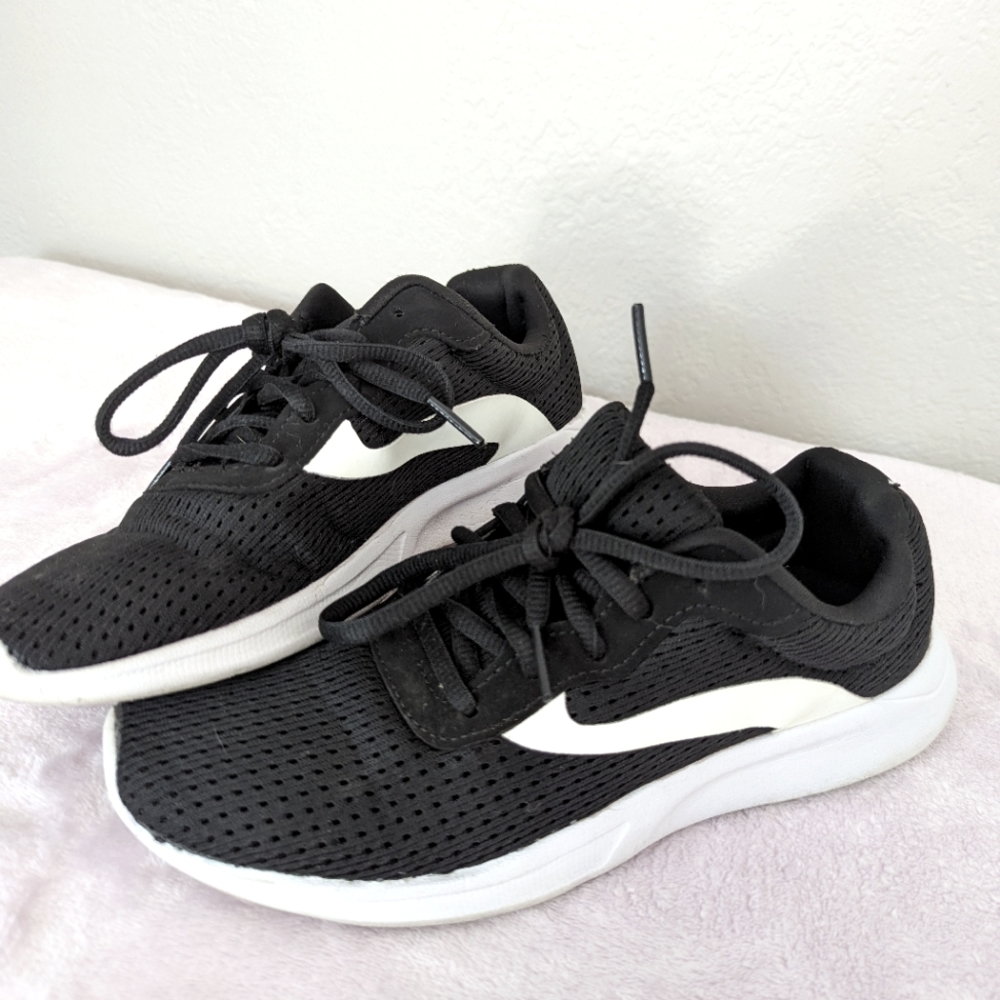 Sneakers- Size 6